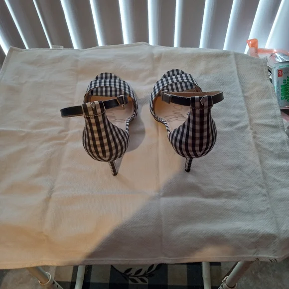 Sam Edelman open toe shoes with heels. Black and white checkered pattern - Picture 4 of 4